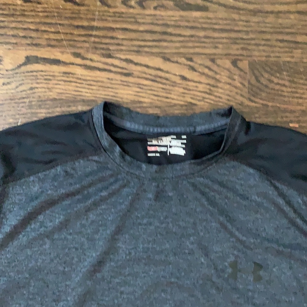 Under Armour Fitted HeatGear Shirt - Medium - Picture 2 of 6